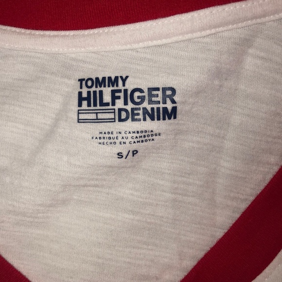 A Tommy Hillfiger v-neck t-shirt. - Picture 3 of 3